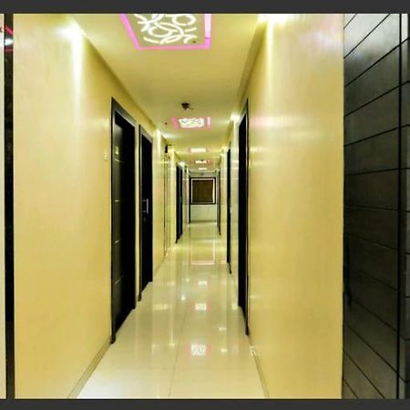 Skylawn Hotel סוראט מראה חיצוני תמונה
