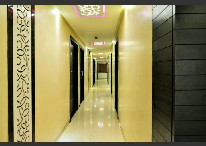 Skylawn Hotel סוראט מראה חיצוני תמונה